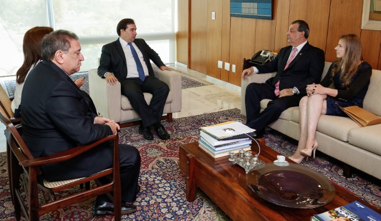 Em busca de apoio à reeleição, Rodrigo Maia chega a Manaus nesta quinta 