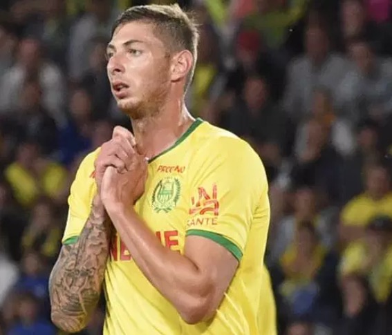 Jogador argentino enviou áudio antes de sumir e disse que avião estava em 'pedaços'