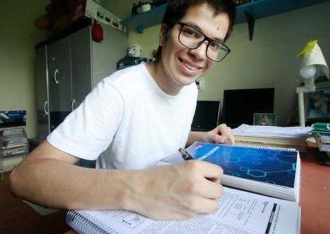 Juíza defere liminar e adolescente aprovado em vestibular vai cursar medicina na UEA