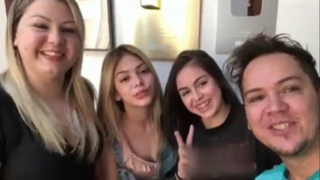 Mãe de Melody e Bella Angel fala sobre polêmica de sensualização: 'Minhas filhas não estão bem'