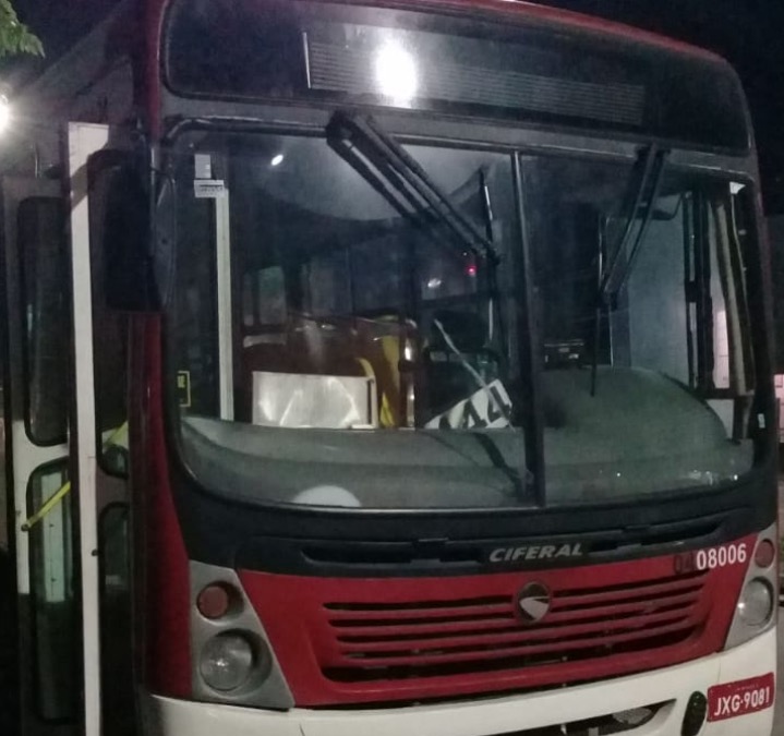 Em Manaus, assaltantes voltam a tocar terror dentro de ônibus 