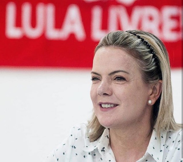 Gleisi questiona legitimidade de EUA e Brasil para reconhecer Guaidó presidente na Venezuela