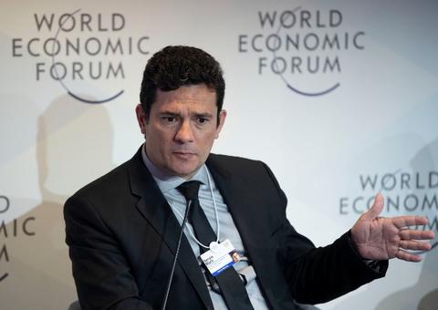 Moro diz que governo não interferirá na investigação sobre Flávio Bolsonaro