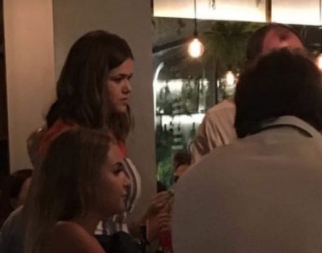 Maisa ajuda garçom maltratado por gringos e dá lição em internautas