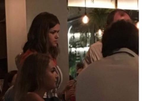 Maisa ajuda garçom maltratado por gringos e dá lição em internautas