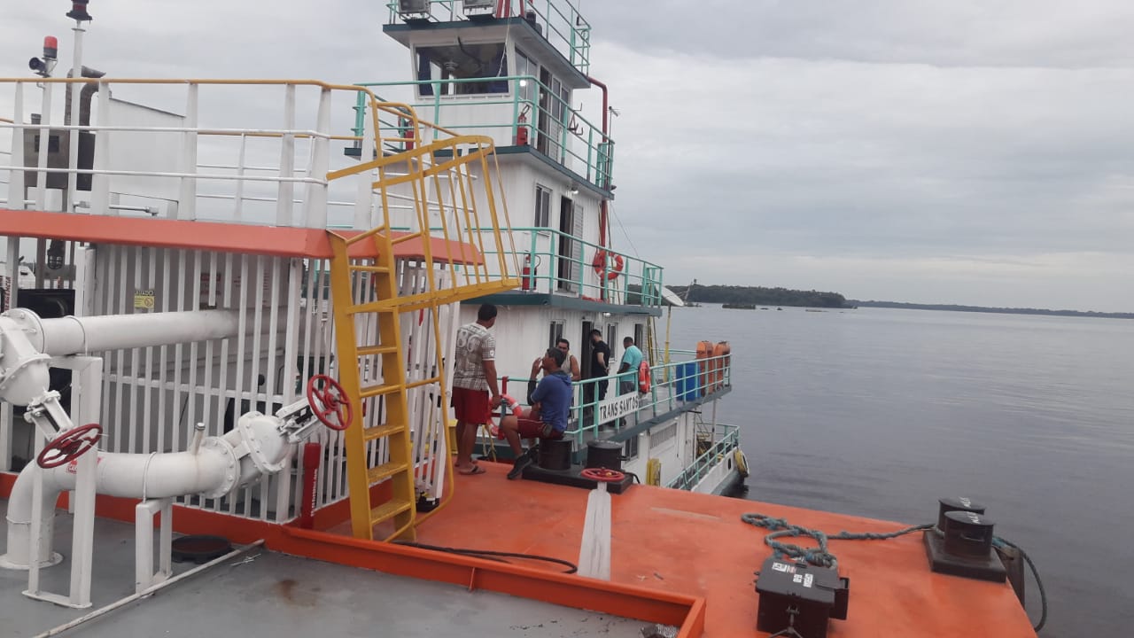 Em Manaus, piratas de rio invadem balsa e matam tripulante no Marapatá 