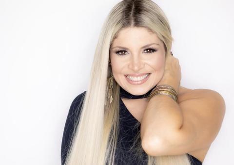  Adryana Ribeiro agita roda de samba 'Meia Noite Acaba’ em Manaus