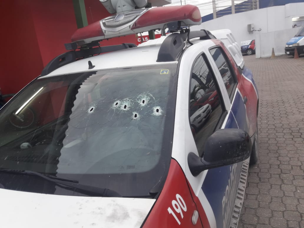 Em Manaus, motociclistas abrem fogo contra viatura durante abordagem