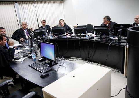 Justiça manda Amazonas Energia interromper despejo de óleo em córrego