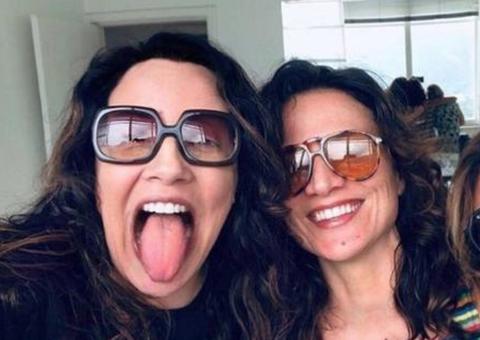 Solteira há 1 mês, Ana Carolina reaparece com outra ex-namorada e fãs apontam revival