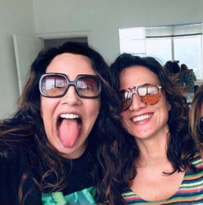 Solteira há 1 mês, Ana Carolina reaparece com outra ex-namorada e fãs apontam revival