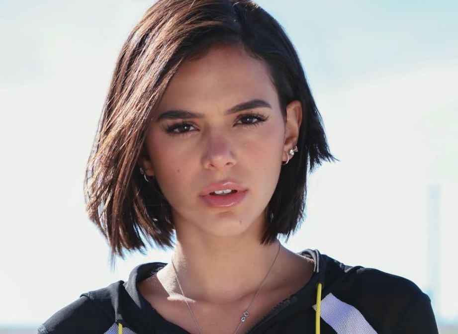 Bruna Marquezine se revolta e dá no olho de seguidor após post sobre tragédia em Brumadinho