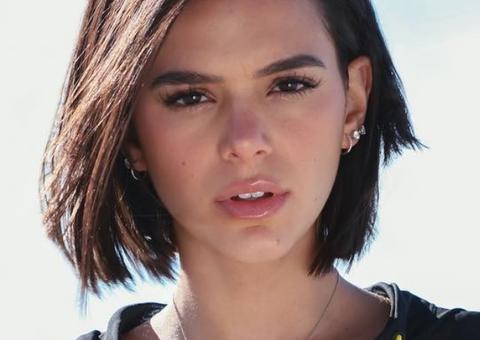 Bruna Marquezine se revolta e dá no olho de seguidor após post sobre tragédia em Brumadinho