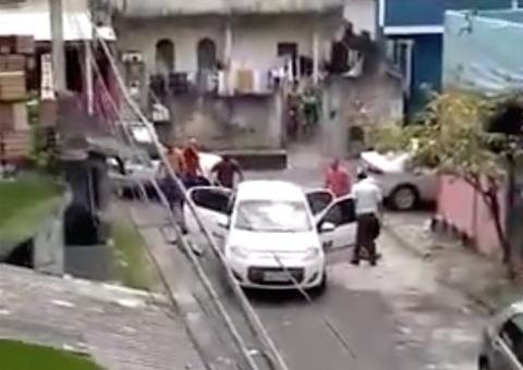 Policial à paisana surpreende bandidos e evita assalto à motorista de app em Manaus