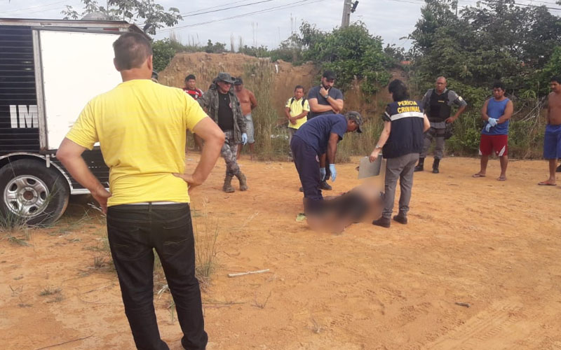 Com tiro na nuca, homem é encontrado morto em terreno baldio em Manaus