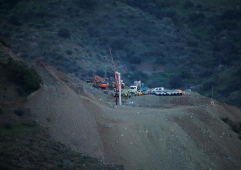 Menino que caiu em poço é encontrado morto na Espanha