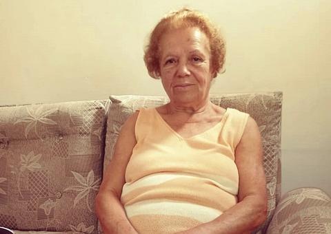 Candidatos são condenados a indenizar idosa que fraturou joelho após escorregar em santinhos