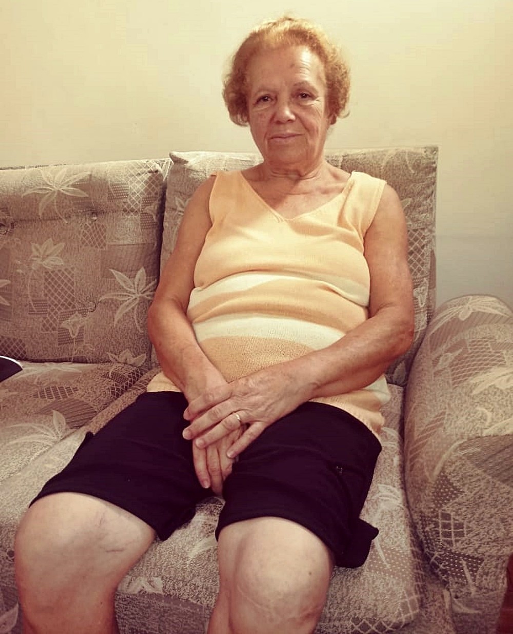 Candidatos são condenados a indenizar idosa que fraturou joelho após escorregar em santinhos