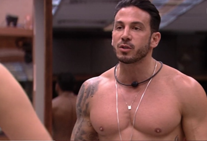 Gustavo diz que se quiser pega Paula, Hariany e Carol em 1 segundo e detona Hana