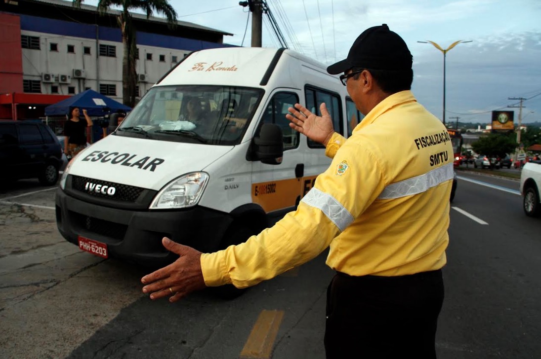SMTU alerta para a contratação de conduções escolares legalizadas em Manaus