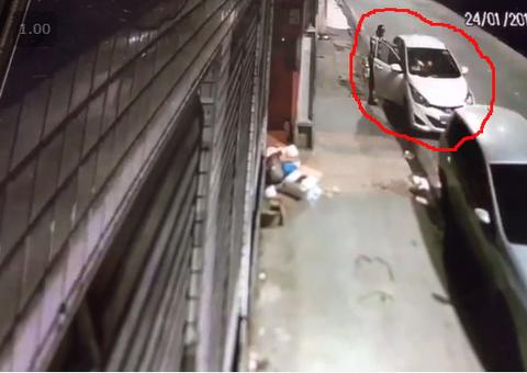 Casal é abordado em frente de academia e tem carro roubado em Manaus