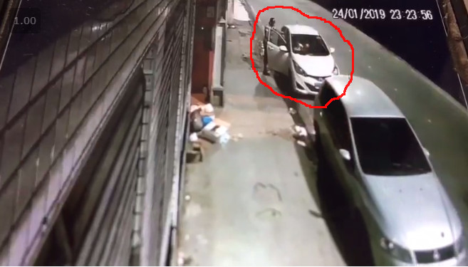 Casal é abordado em frente de academia e tem carro roubado em Manaus