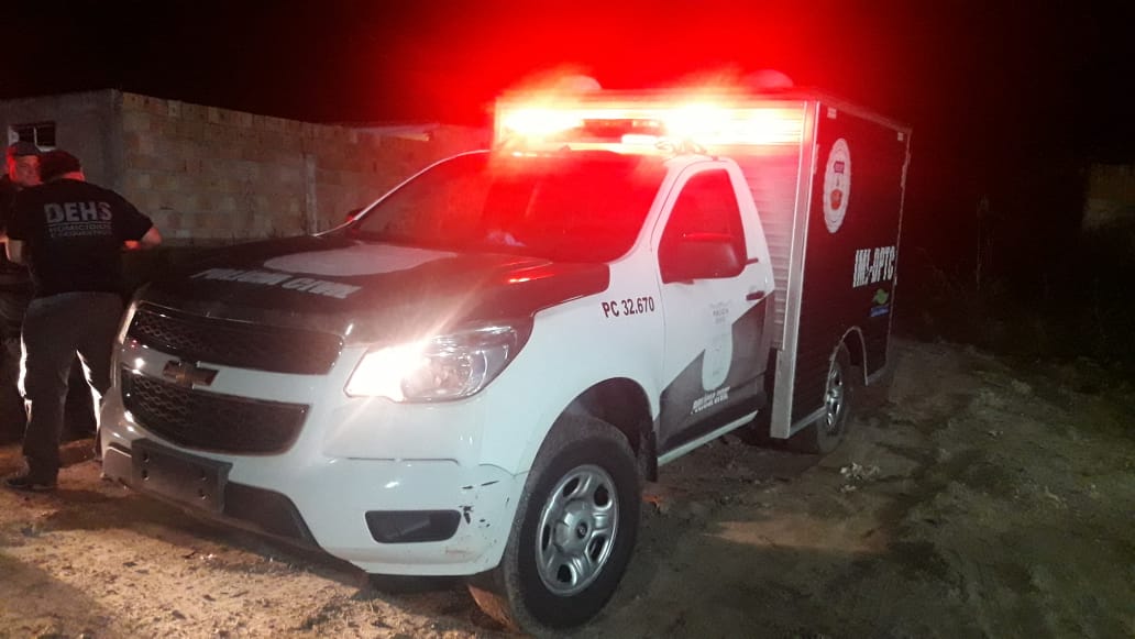 Homem é executado com 14 tiros pelo corpo em terreno baldio em Manaus