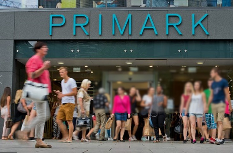 Cliente encontra osso humano ao comprar meias em loja