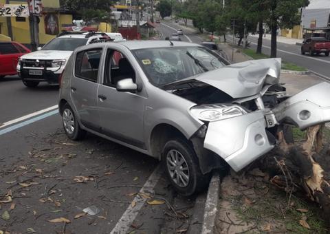 Motorista de app dorme ao volante e acidente deixa 3 feridos em Manaus