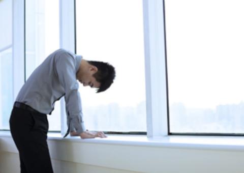 Empresa é condenada a indenizar funcionário demitido durante tratamento de depressão 