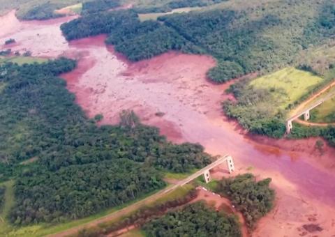 Após barragem ser controlada, buscas por sobreviventes em Brumadinho são retomadas 