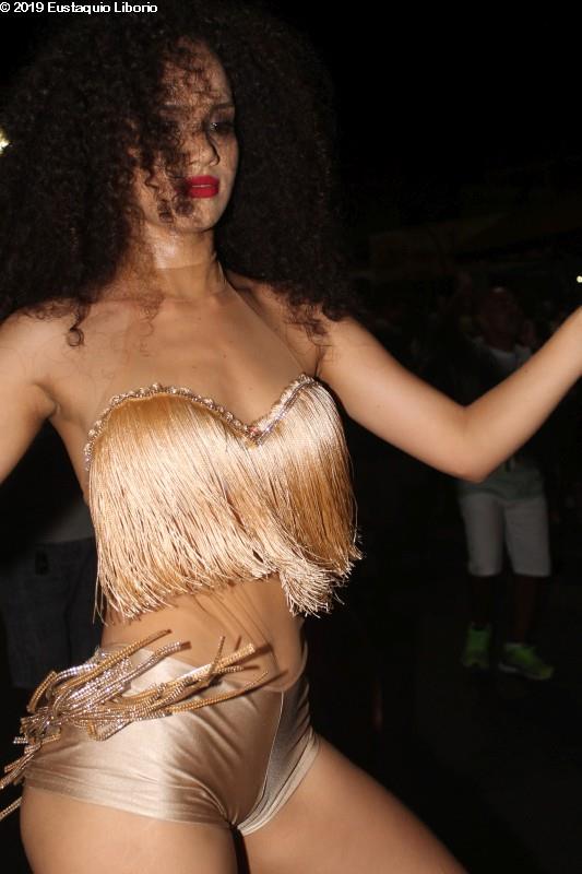 Foliões da Reino Unido fazem quarto ensaio no Morro