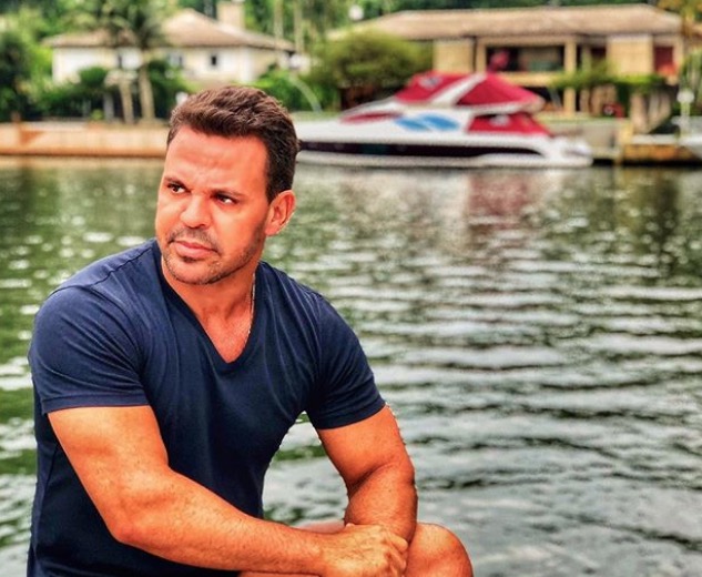 Show de Eduardo Costa nos EUA termina em confusão: ‘dá uns tapas nele pra mim’ 