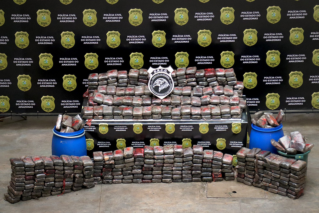 Droga avaliada em R$6,6 milhões é apreendida em embarcação ancorada em Manaus 