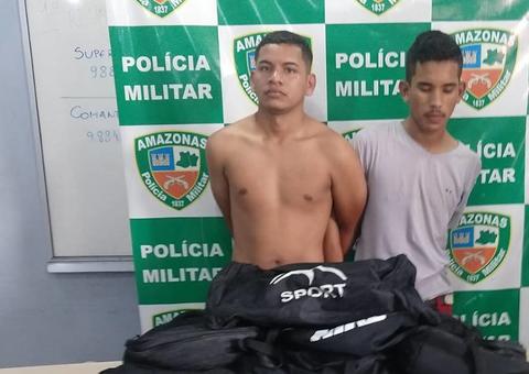 Dupla assalta micro-ônibus e vai presa após vítima rastrear celular roubado em Manaus