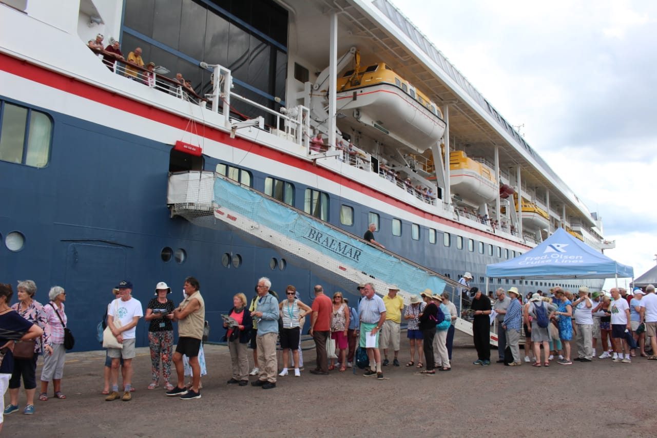 Mais de 1,3 mil turistas ingleses chegam a Manaus e devem aquecer economia