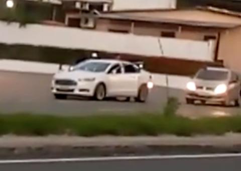 Mascarados, homens se passam por policiais e tentam sequestrar irmãos em Manaus