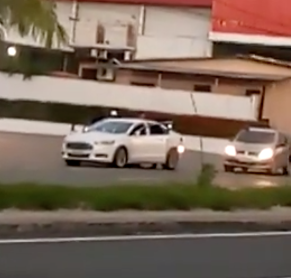 Mascarados, homens se passam por policiais e tentam sequestrar irmãos em Manaus