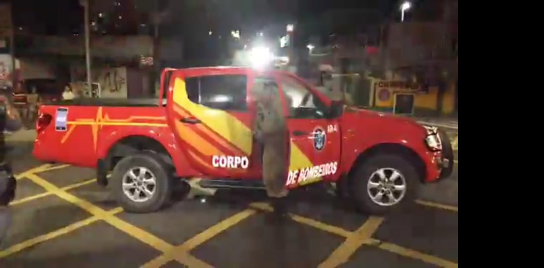 Grave acidente entre dois veículos deixa pessoas feridas em Manaus