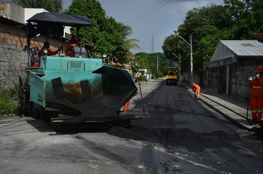 Corredor viário que liga o Parque Dez a avenida das Torres recebe recapeamento 