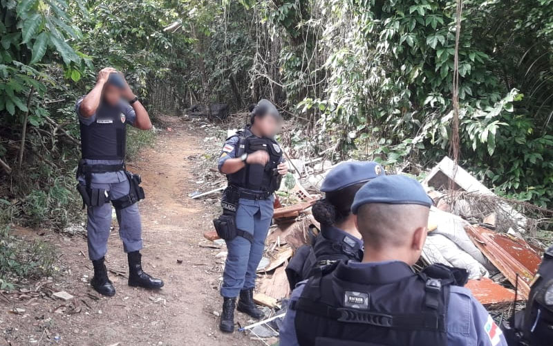 Em Manaus, caseiro encontra corpo de homem com pescoço degolado em ramal