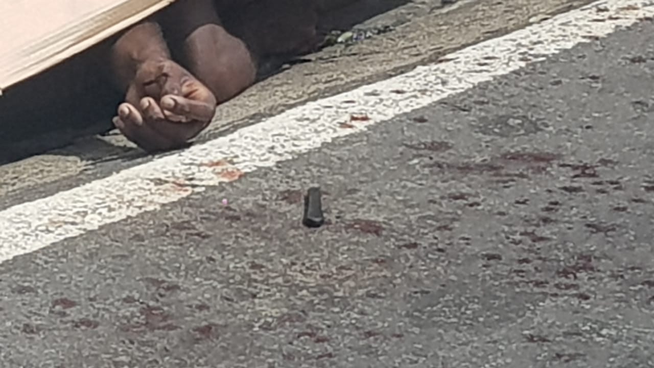 Picolezeiro morre após atacar policial com faca em Manaus