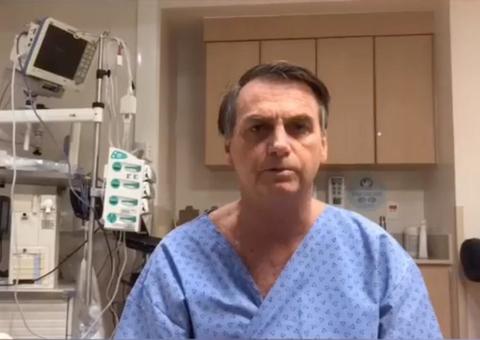 Um dia depois da cirurgia, Bolsonaro faz fisioterapia e sai da cama