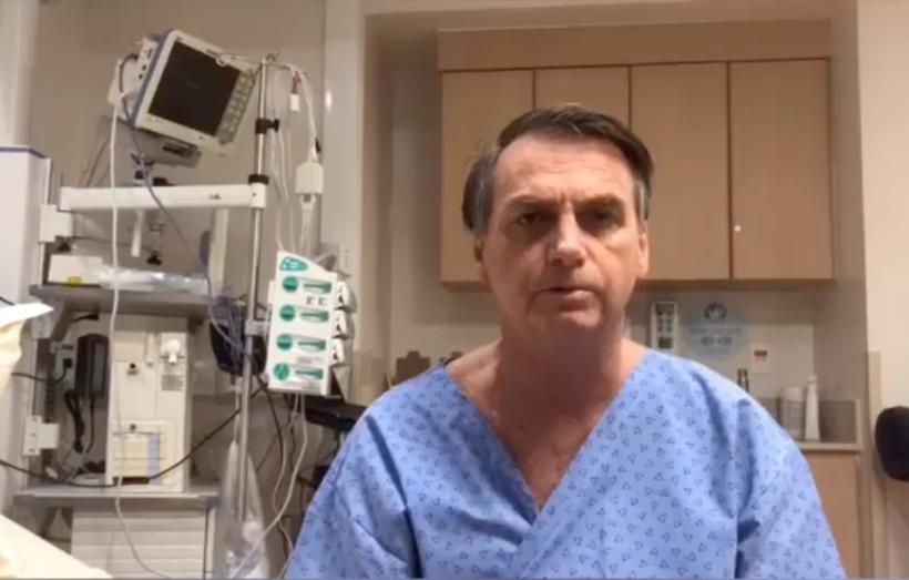 Um dia depois da cirurgia, Bolsonaro faz fisioterapia e sai da cama