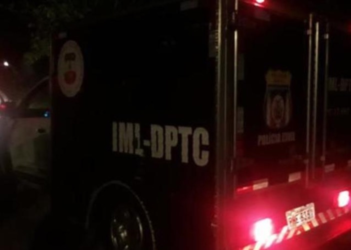 Em Manaus, homem é morto com quatro tiros no rosto enquanto caminhava em rua