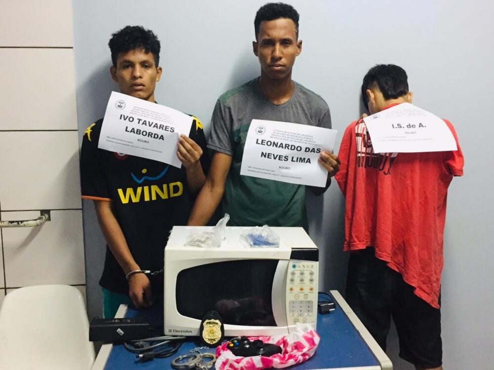 Dupla é presa e adolescente apreendido por suspeita de roubar um apartamento em Manaus    