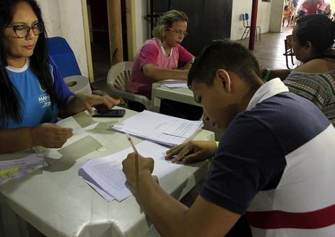 Vítimas de incêndio no Educandos recebem terceiro lote do Auxílio Aluguel