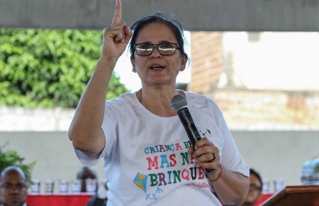 Ministra Damares Alves é acusada de sequestrar indígena há 15 anos 