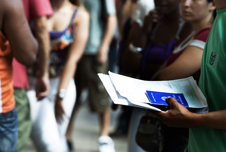 Desemprego tem queda em 2018, mas ainda falta trabalho para 26,9 milhões de brasileiros