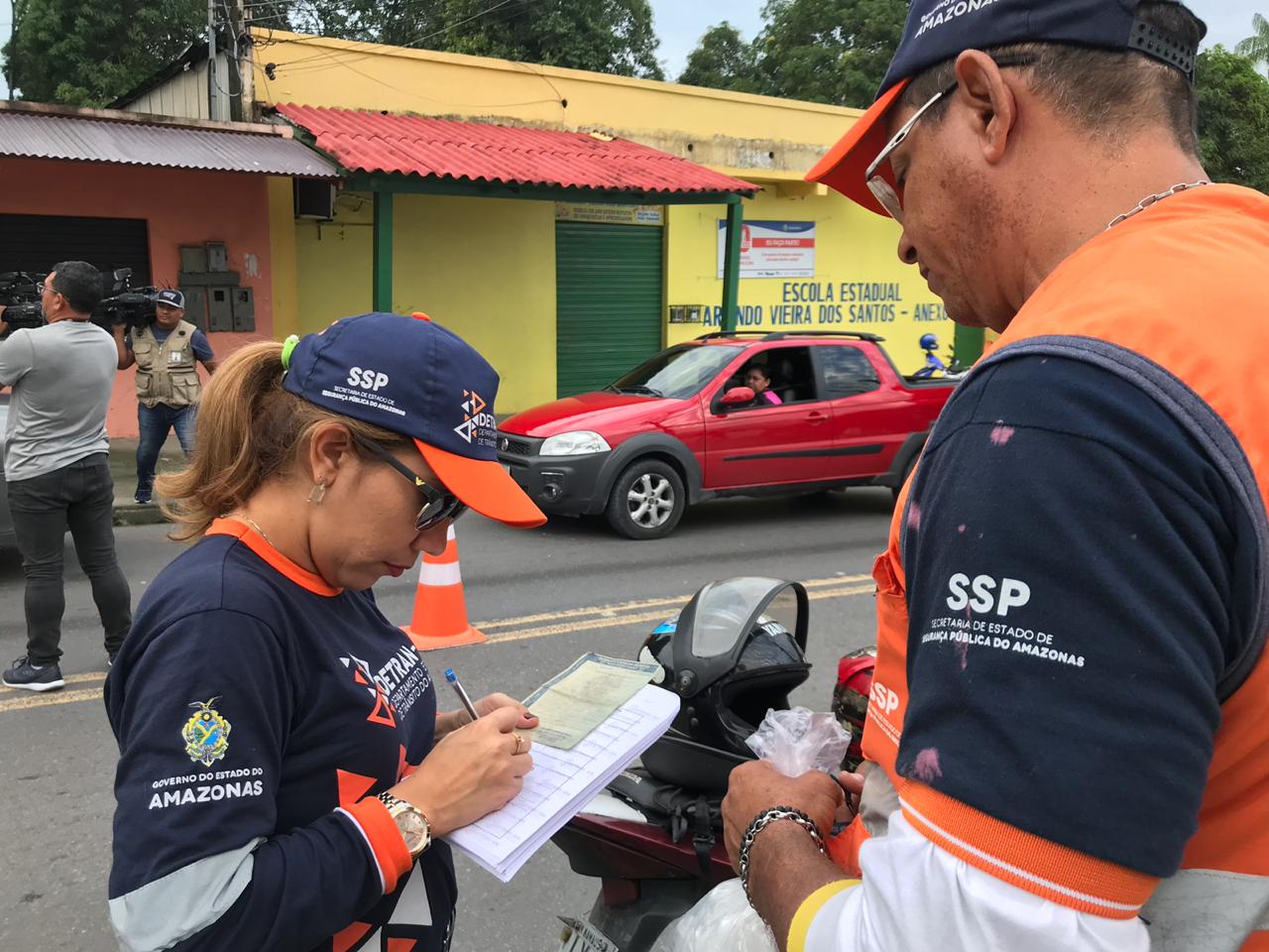  Detran remove 68 veículos durante operação na zona norte de Manaus